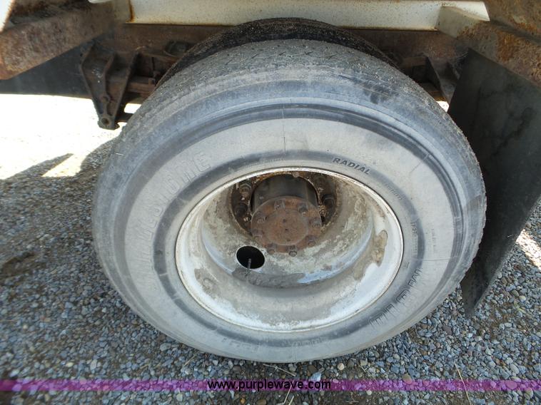 image for item L5113 1991 International 7100 feed truck