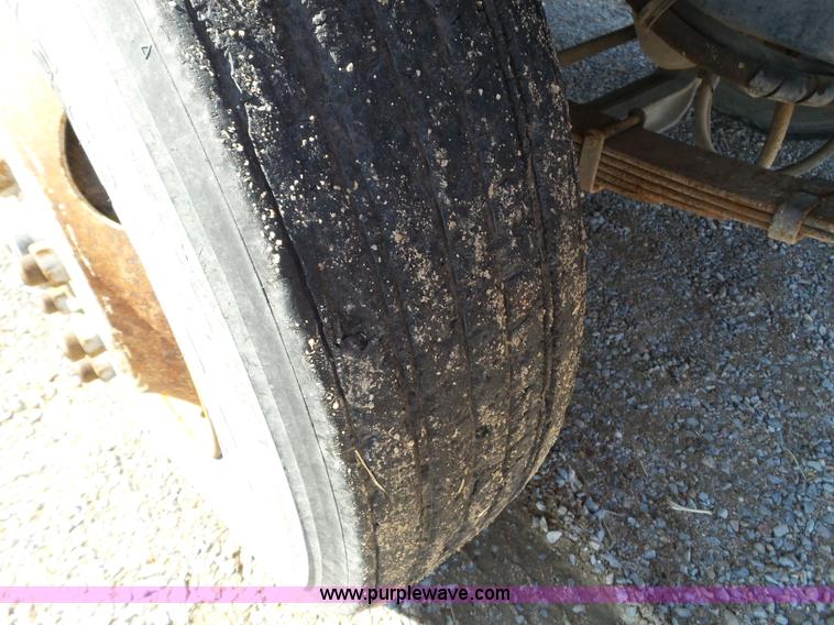 image for item L5113 1991 International 7100 feed truck