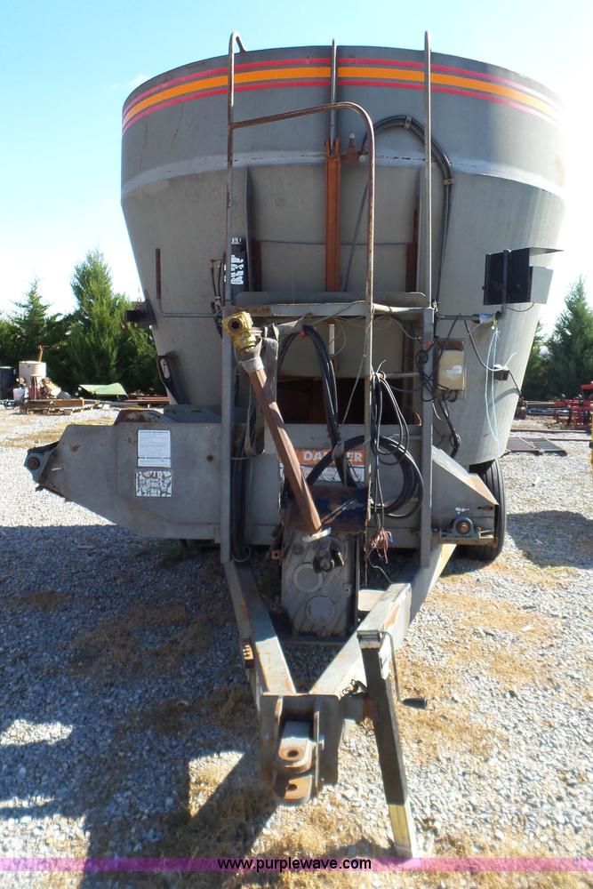 image for item L5117 2000 Loewen 603 vertical mixer