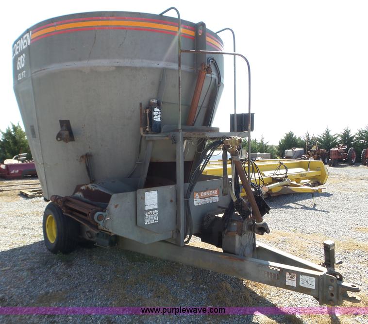 image for item L5117 2000 Loewen 603 vertical mixer