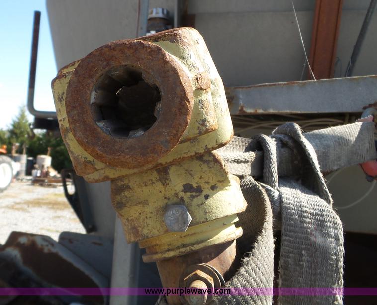 image for item L5117 2000 Loewen 603 vertical mixer