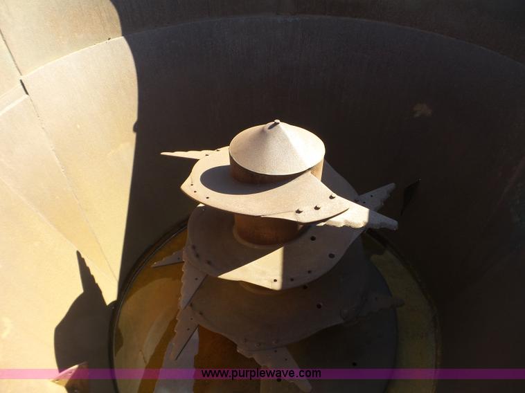 image for item L5117 2000 Loewen 603 vertical mixer