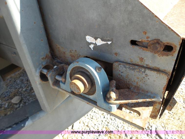 image for item L5117 2000 Loewen 603 vertical mixer