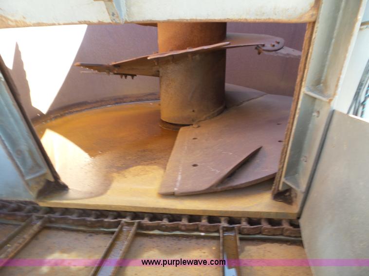 image for item L5117 2000 Loewen 603 vertical mixer