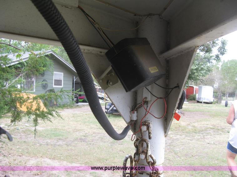 image for item L6344 2004 Ponderosa horse trailer