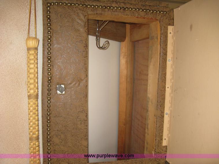 image for item L6344 2004 Ponderosa horse trailer