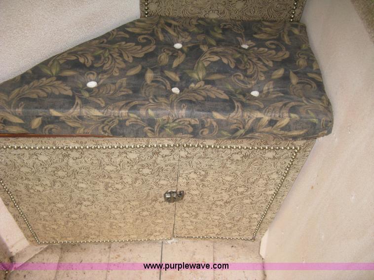 image for item L6344 2004 Ponderosa horse trailer