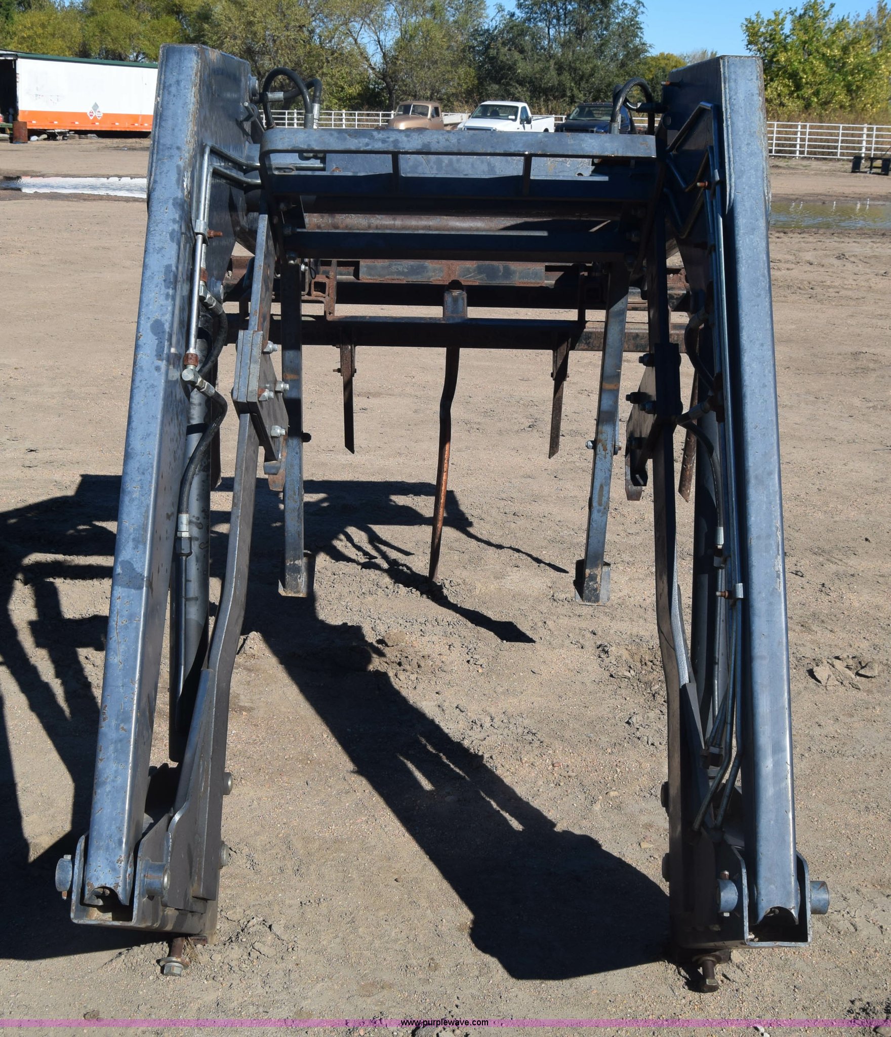 Allied 595 loader in Kinsley, KS Item K4794 sold Purple Wave