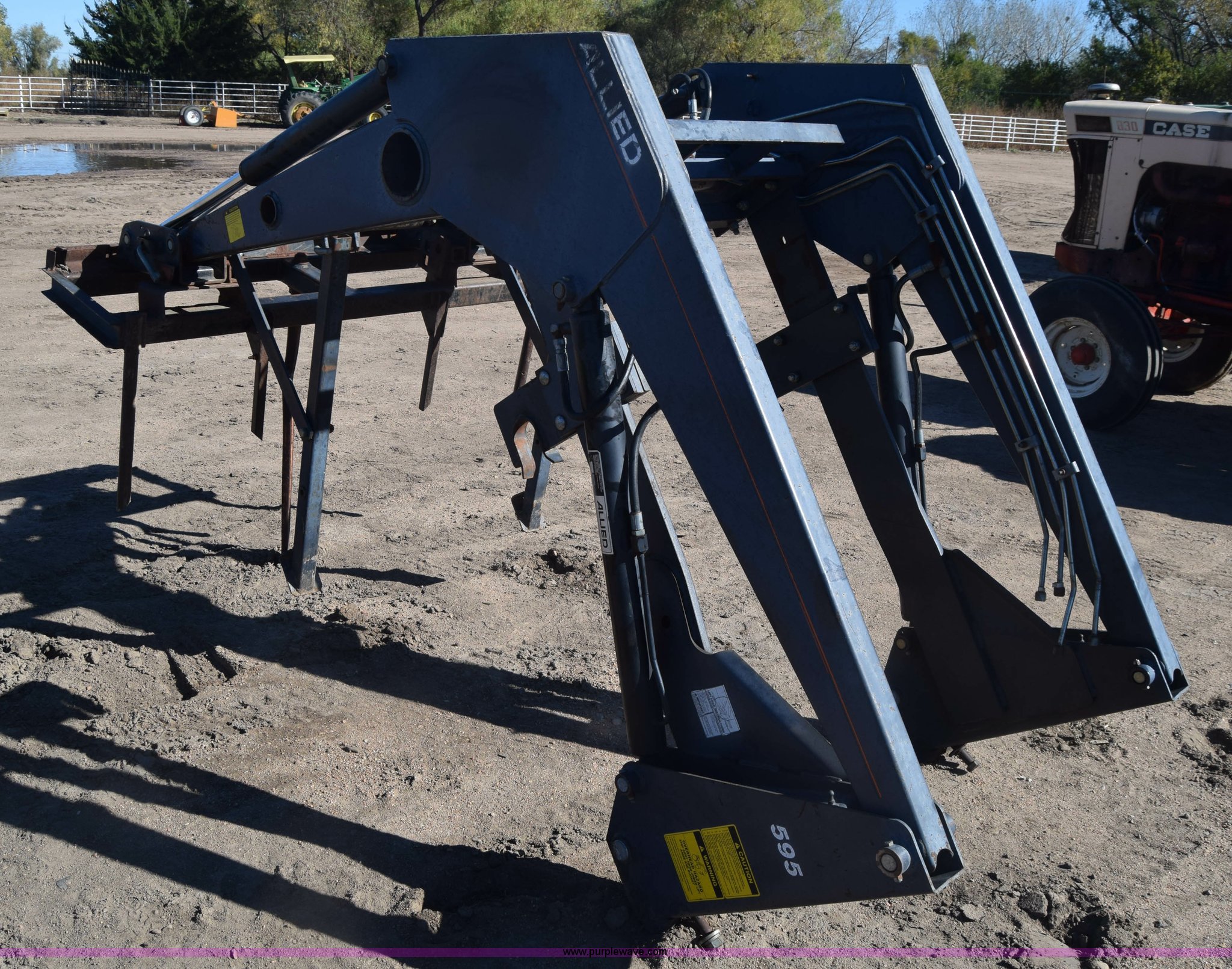 Allied 595 loader in Kinsley, KS Item K4794 sold Purple Wave