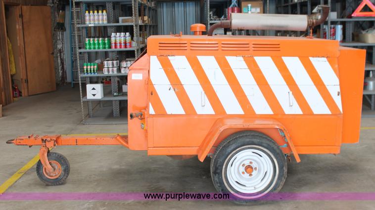 image for item AO9477 Davey 150 air compressor