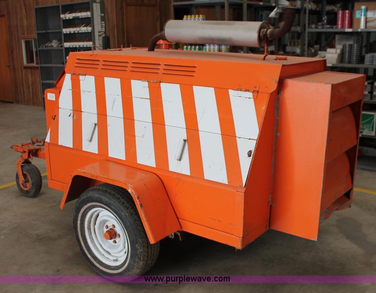 image for item AO9477 Davey 150 air compressor