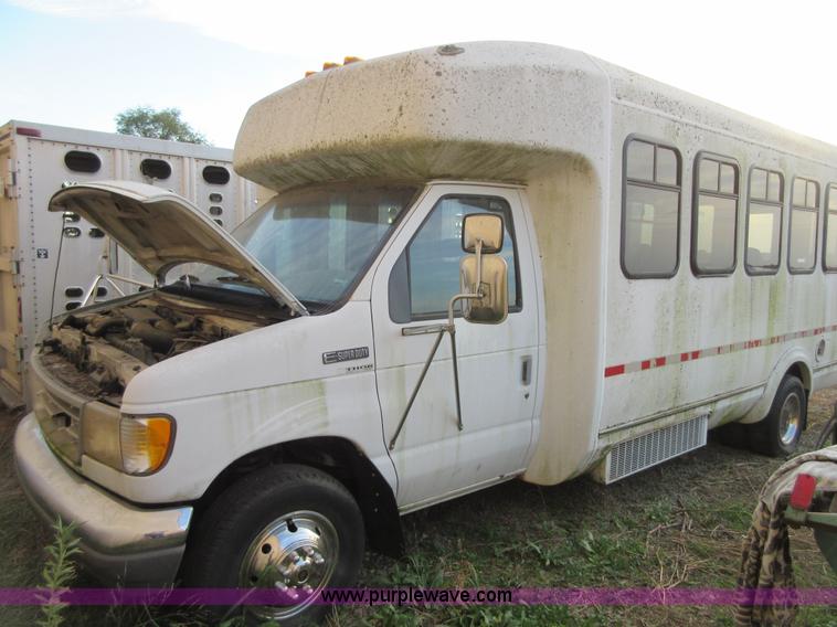 image for item BB9147 1996 Ford Econoline E450 bus