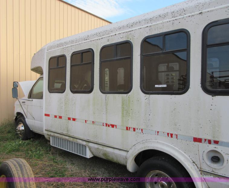 image for item BB9147 1996 Ford Econoline E450 bus