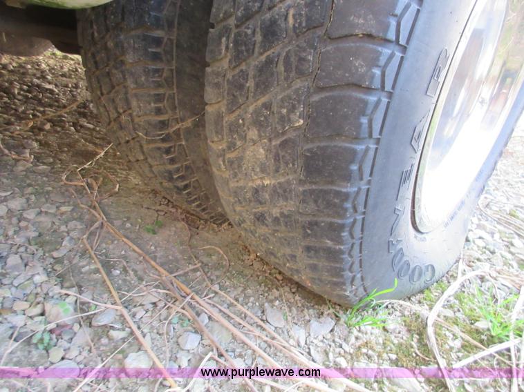 image for item BB9147 1996 Ford Econoline E450 bus