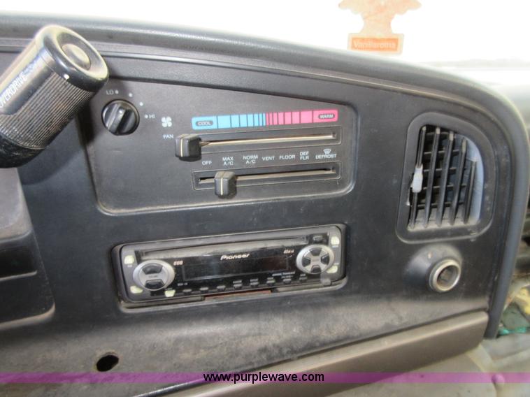 image for item BB9147 1996 Ford Econoline E450 bus