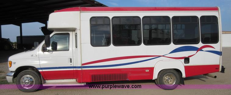 image for item BB9148 2002 Ford 801 bus