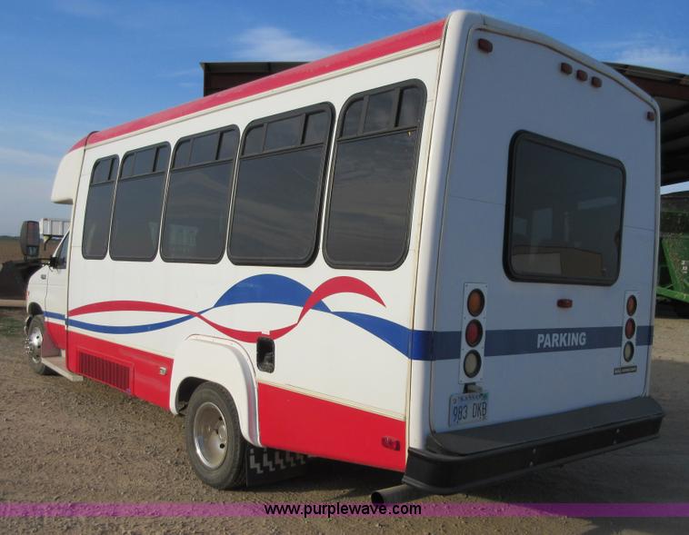 image for item BB9148 2002 Ford 801 bus