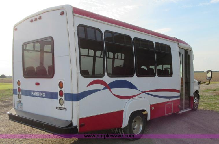 image for item BB9148 2002 Ford 801 bus