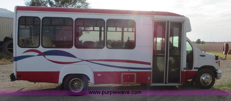 image for item BB9148 2002 Ford 801 bus