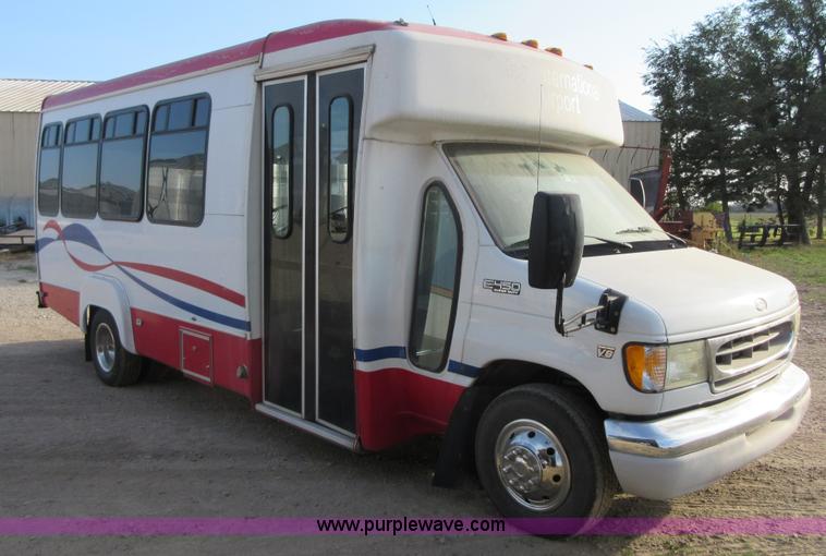 image for item BB9148 2002 Ford 801 bus