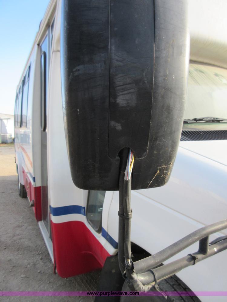 image for item BB9148 2002 Ford 801 bus