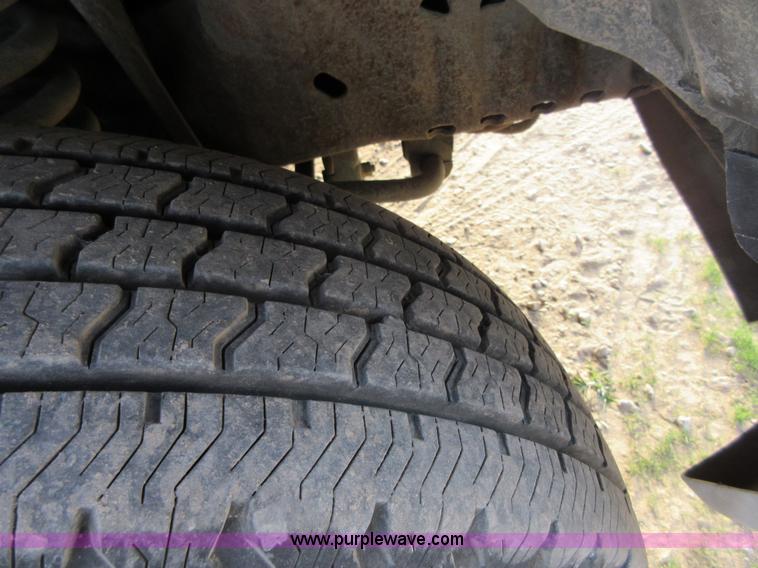 image for item BB9148 2002 Ford 801 bus