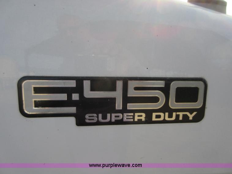 image for item BB9148 2002 Ford 801 bus