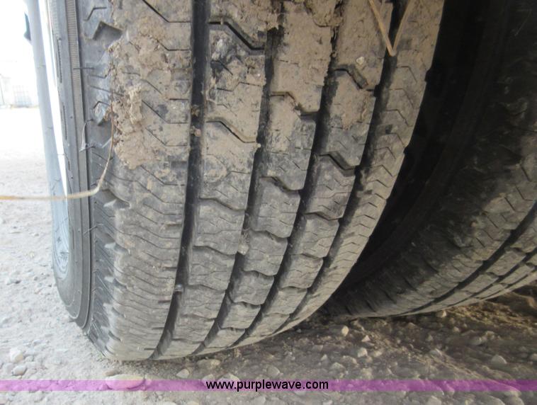 image for item BB9148 2002 Ford 801 bus