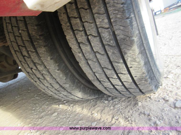 image for item BB9148 2002 Ford 801 bus