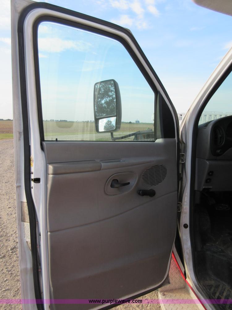 image for item BB9148 2002 Ford 801 bus