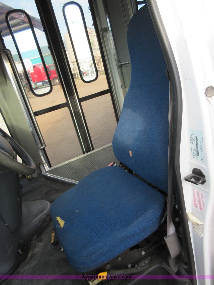 image for item BB9148 2002 Ford 801 bus