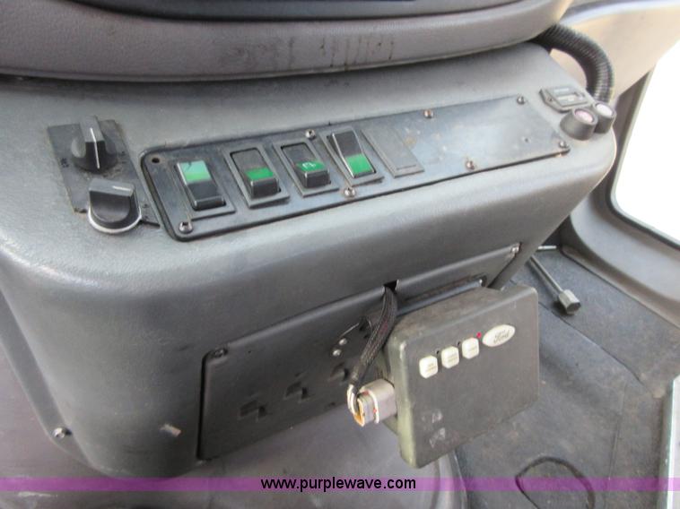 image for item BB9148 2002 Ford 801 bus