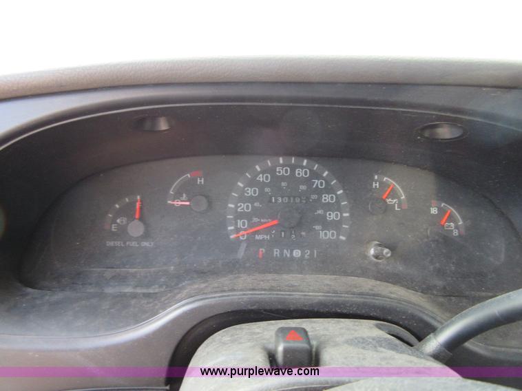 image for item BB9148 2002 Ford 801 bus