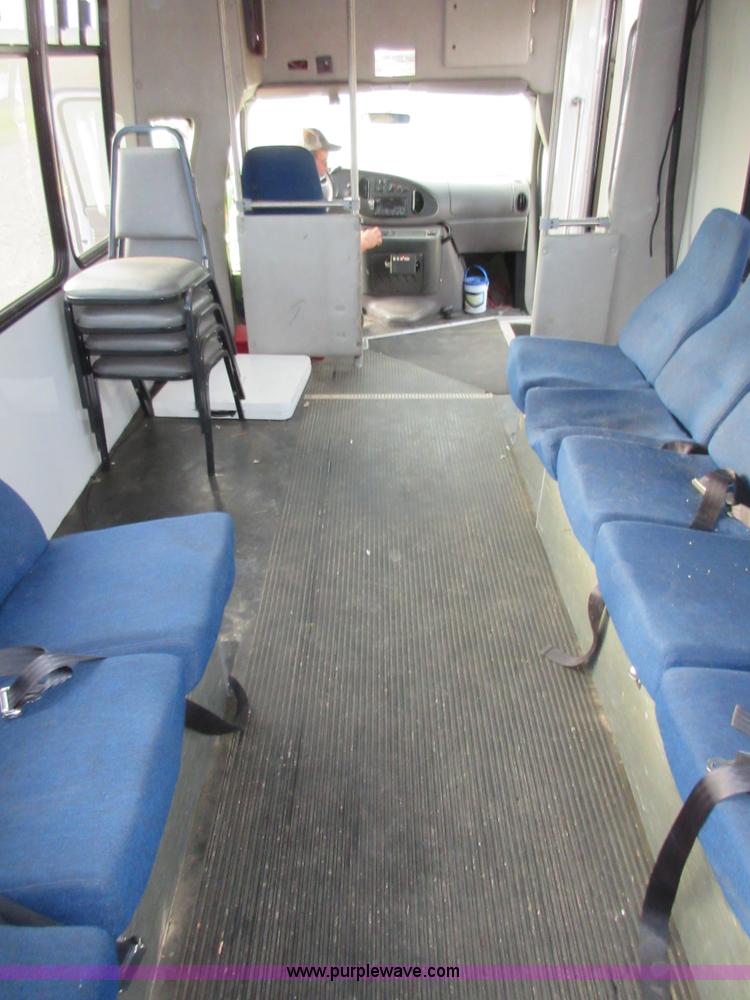 image for item BB9148 2002 Ford 801 bus