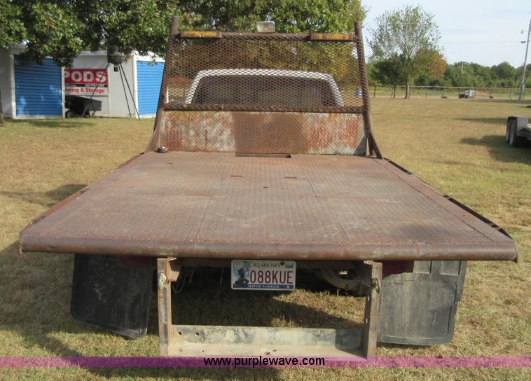 image for item BB9160 1993 Chevrolet S10 flatbed pickup truck