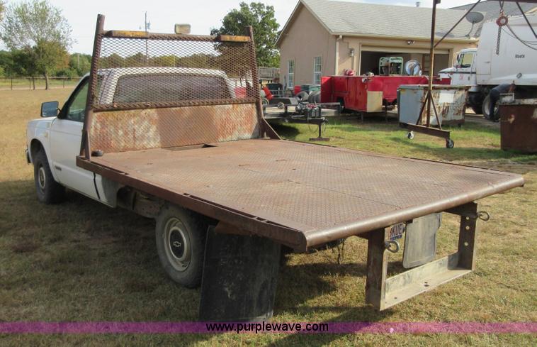 image for item BB9160 1993 Chevrolet S10 flatbed pickup truck