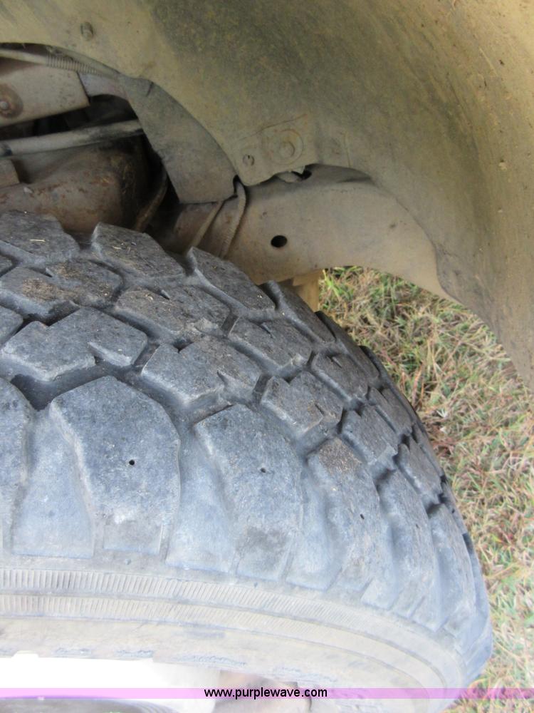 image for item BB9160 1993 Chevrolet S10 flatbed pickup truck