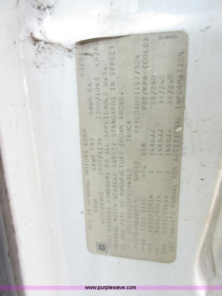 image for item BB9160 1993 Chevrolet S10 flatbed pickup truck