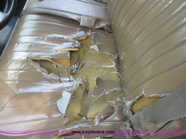 image for item BB9160 1993 Chevrolet S10 flatbed pickup truck