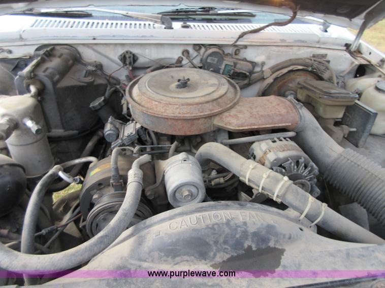 image for item BB9160 1993 Chevrolet S10 flatbed pickup truck