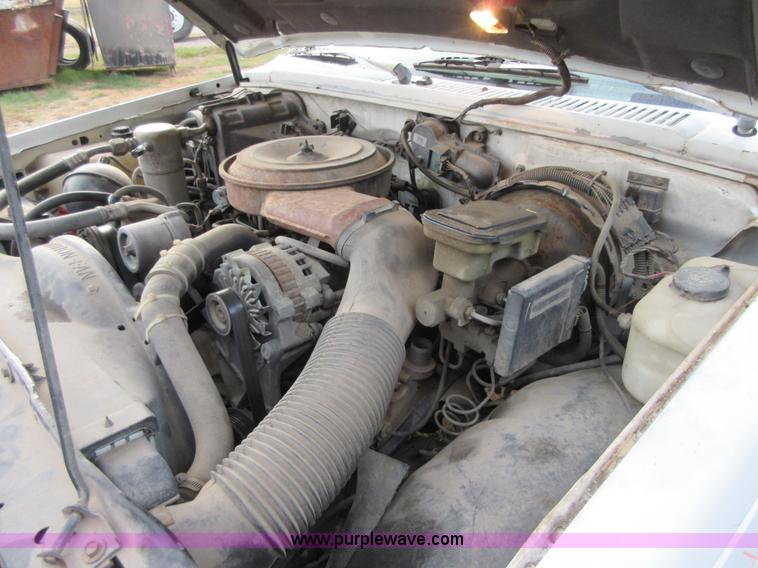 image for item BB9160 1993 Chevrolet S10 flatbed pickup truck