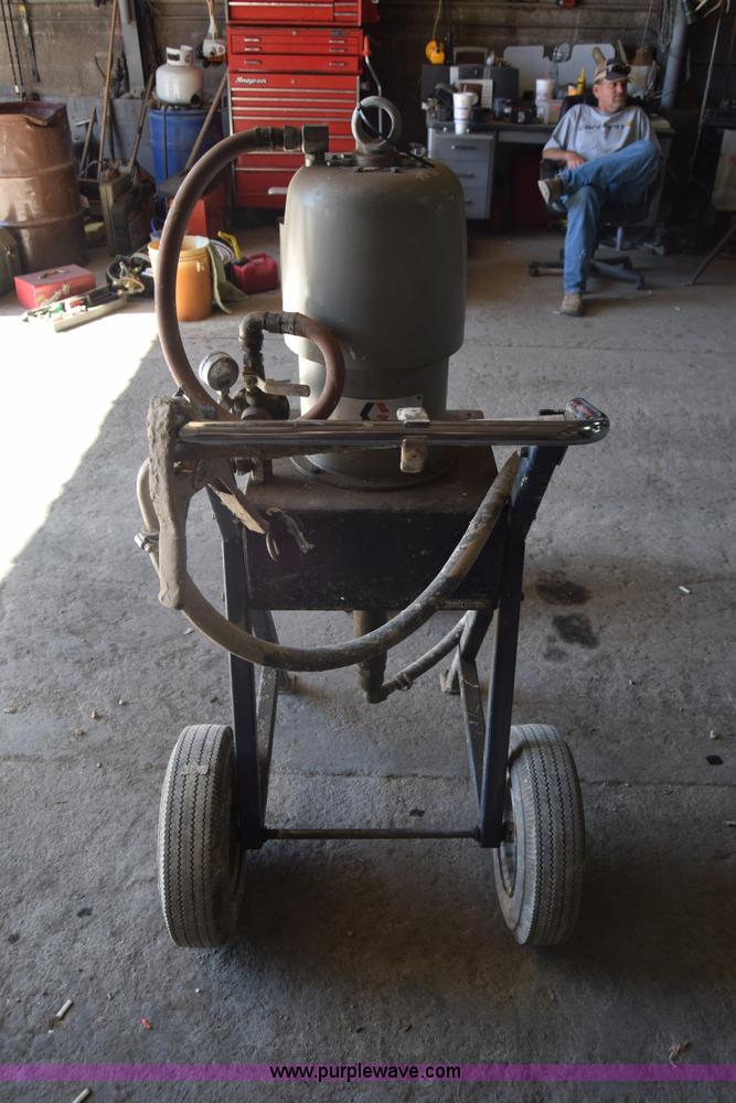 image for item BL9827 Graco paint sprayer