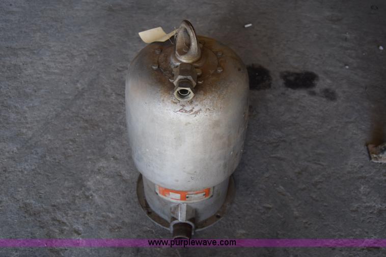image for item BL9827 Graco paint sprayer