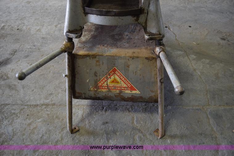 image for item BL9829 Ridgid 500 pipe threader