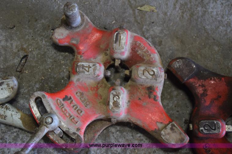 image for item BL9829 Ridgid 500 pipe threader