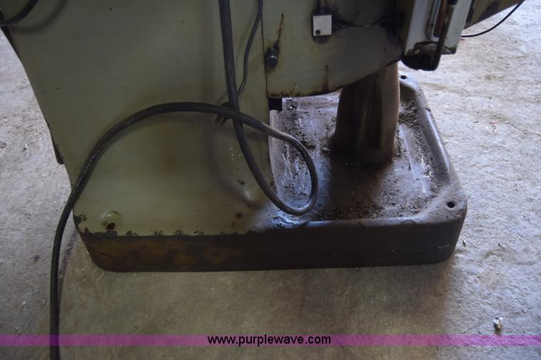 image for item BL9831 Comet 25 vertical mill