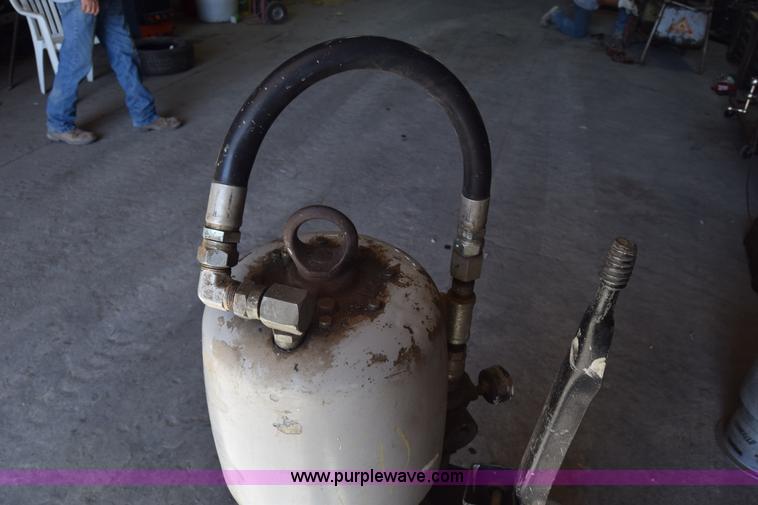 image for item BL9832 Graco Type 630 paint sprayer
