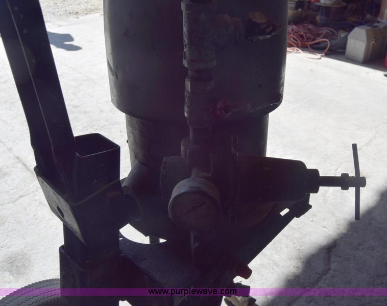 image for item BL9832 Graco Type 630 paint sprayer