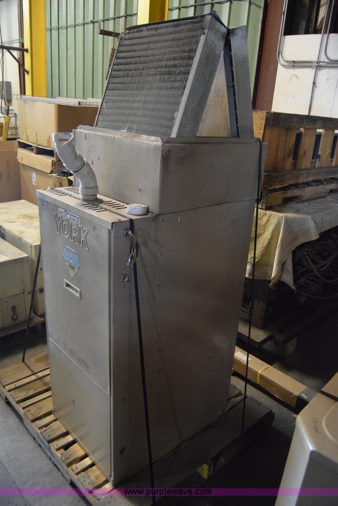 York Diamond 90 furnace in McPherson, KS Item BL9844 sold Purple Wave