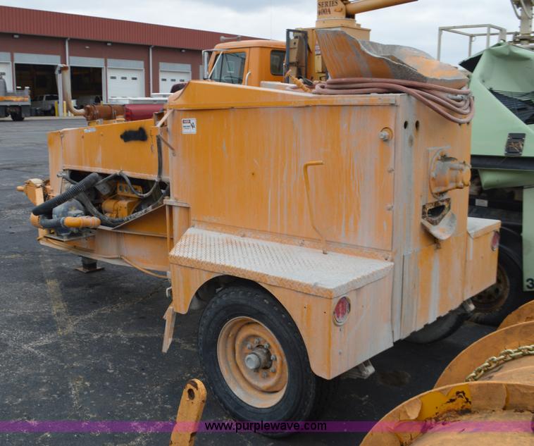 image for item BR9889 1991 Voeller 100 mud jack